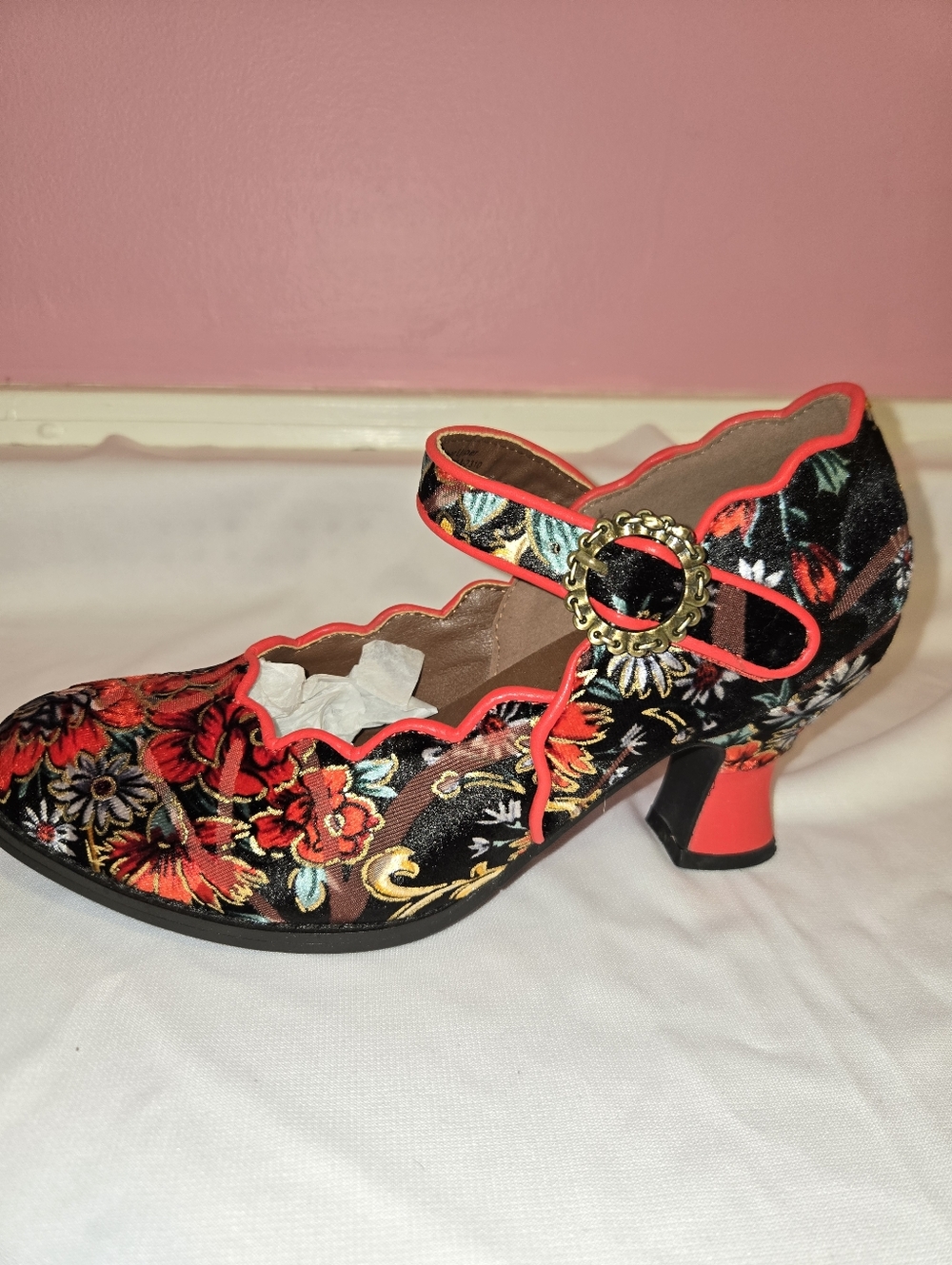 Red Floral Mary Jane Heels - Picture 4 of 8